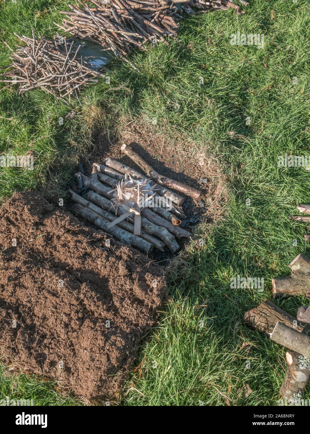 Série séquentielle de bâtiment et la survie d'éclairage feu ou feu de camp. Feu d'urgence, la préparation, les techniques de survie, d'un foyer. Voir les notes explicatives. Banque D'Images