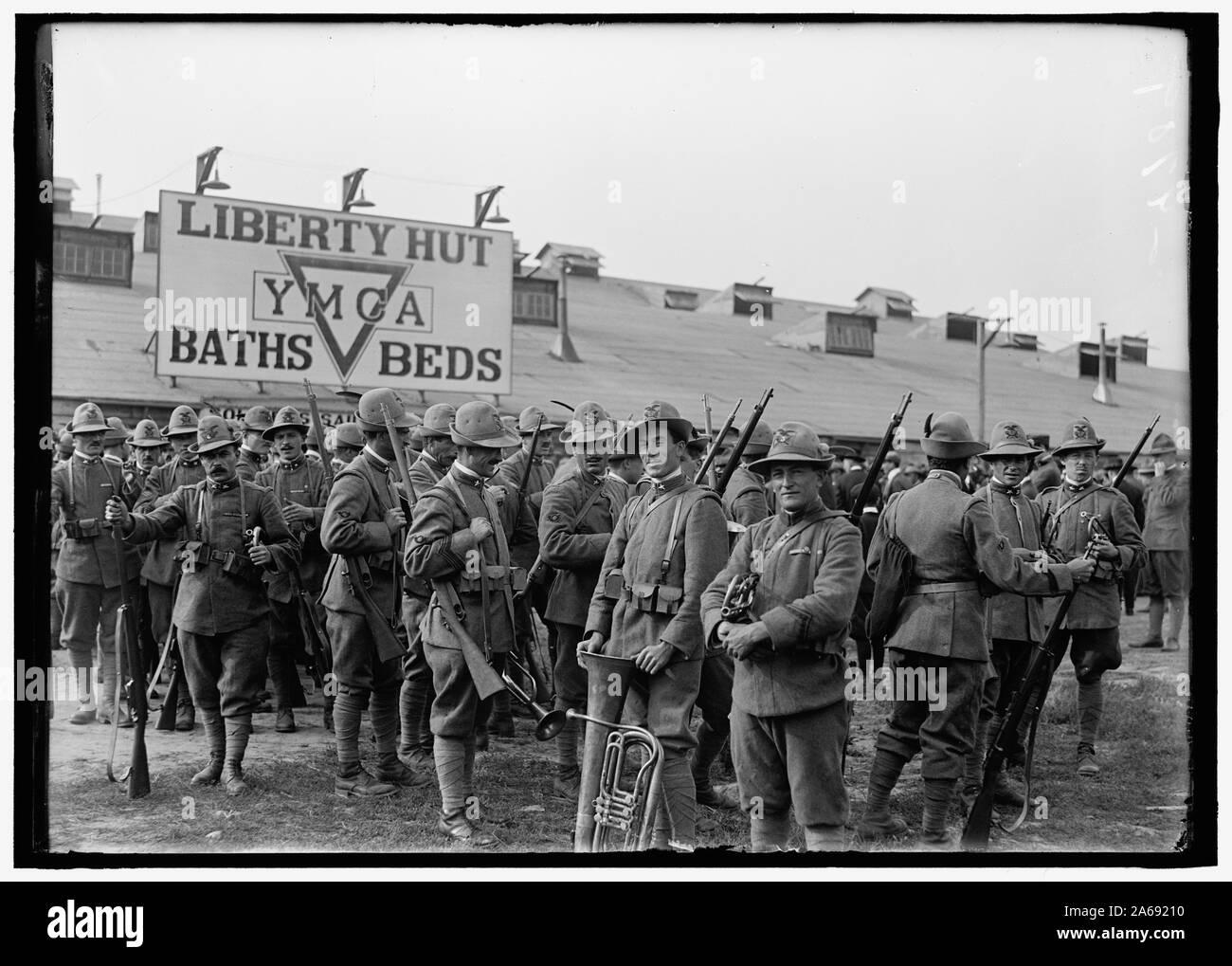 YOUNG MEN'S CHRISTIAN ASSOCIATION. 'LIBERTY' hutte ; BANDE ITALIENNE Banque D'Images