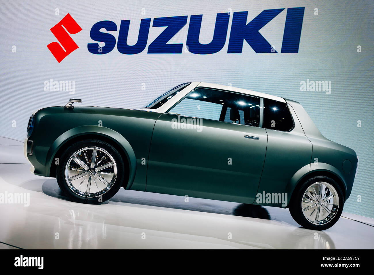 L'affichage de la SPO sur Suzuki Waku au Tokyo Motor Show 2019 à Tokyo International Exhibition Centre, au Japon le 23 octobre 2019. Credit : Stephan Jarvis/AFLO/Alamy Live News Banque D'Images
