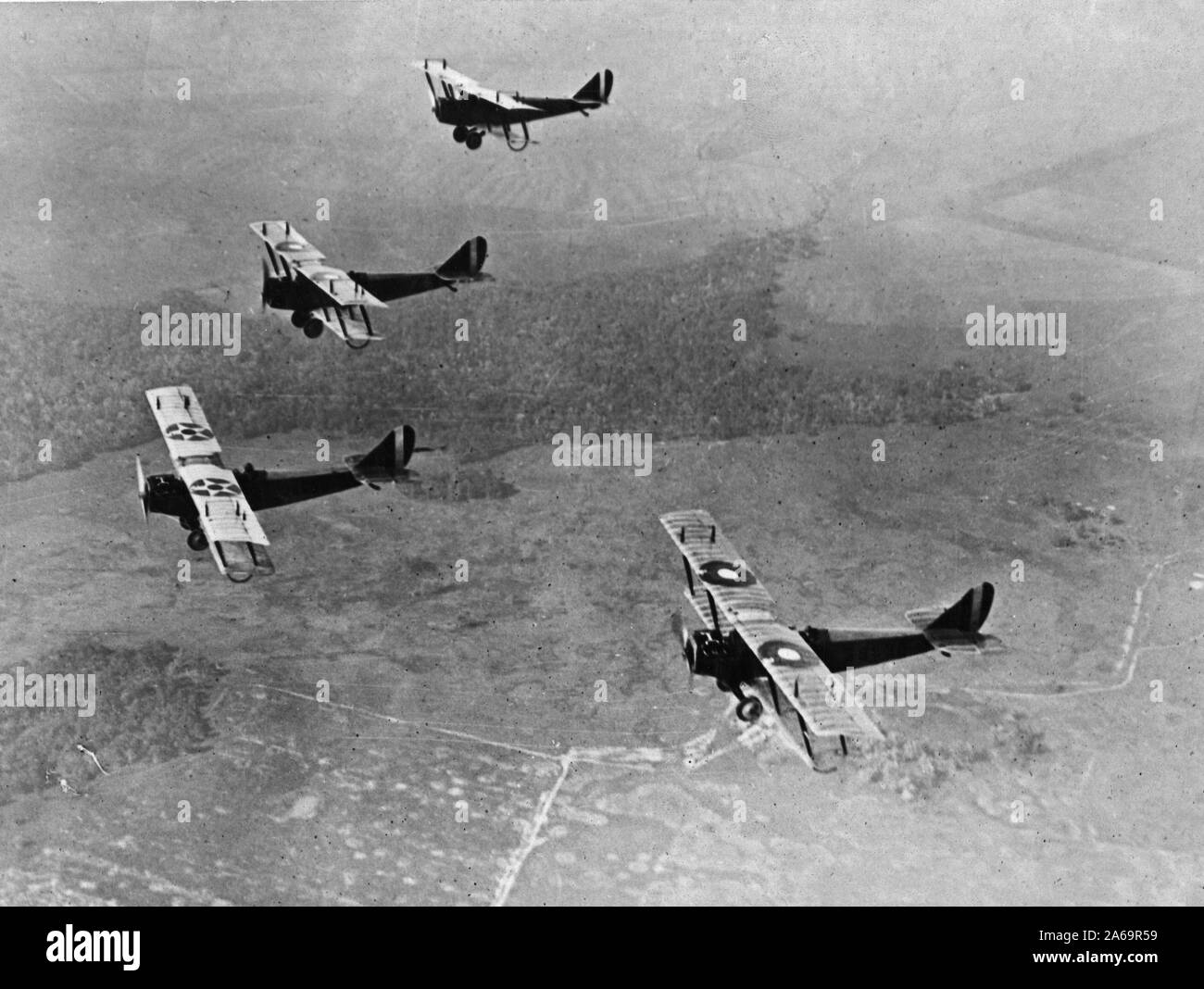 Les bombardements américains machines en battant la formation. Un escadron de bombardement américain flying machines dans 'V' formation 5 000 pieds au-dessus du golfe du Mexique Banque D'Images