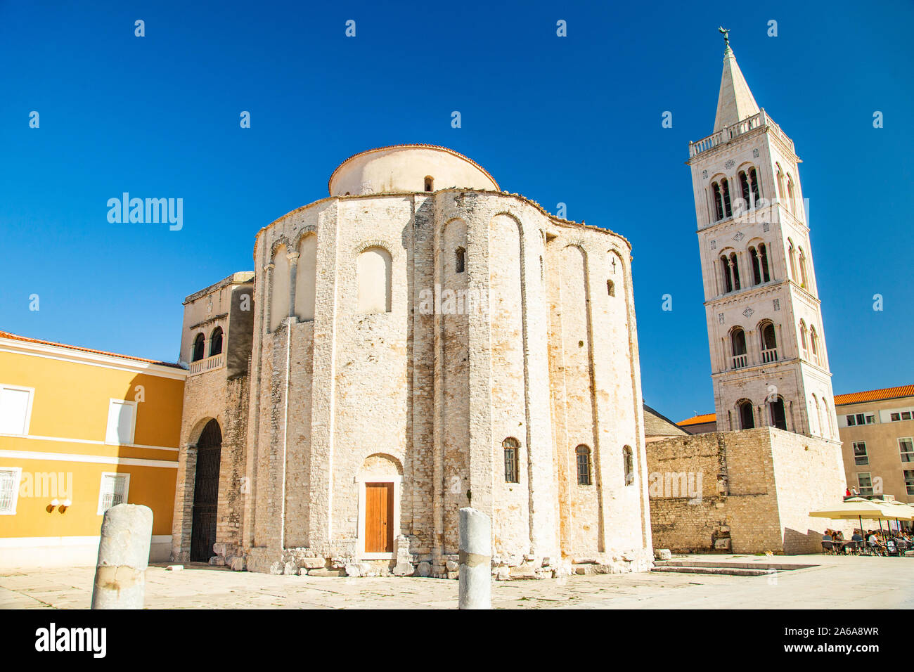 La Croatie, la ville de Zadar, l'église de Saint Donatus 9e siècle sur l'ancien forum Romain ruines, destination touristique populaire Banque D'Images