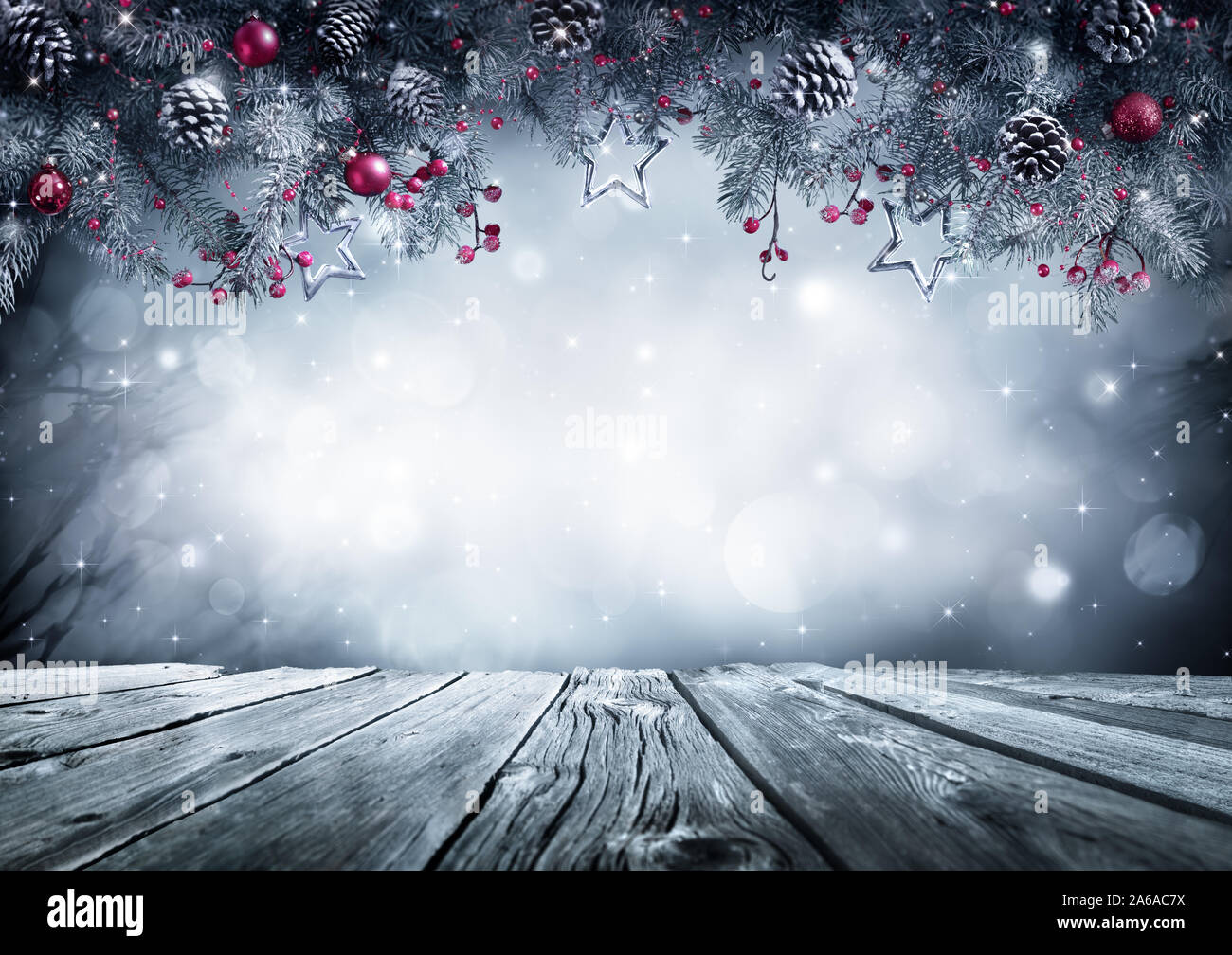 Fond d'hiver avec le gel sur les branches de sapin Table Vintage Banque D'Images