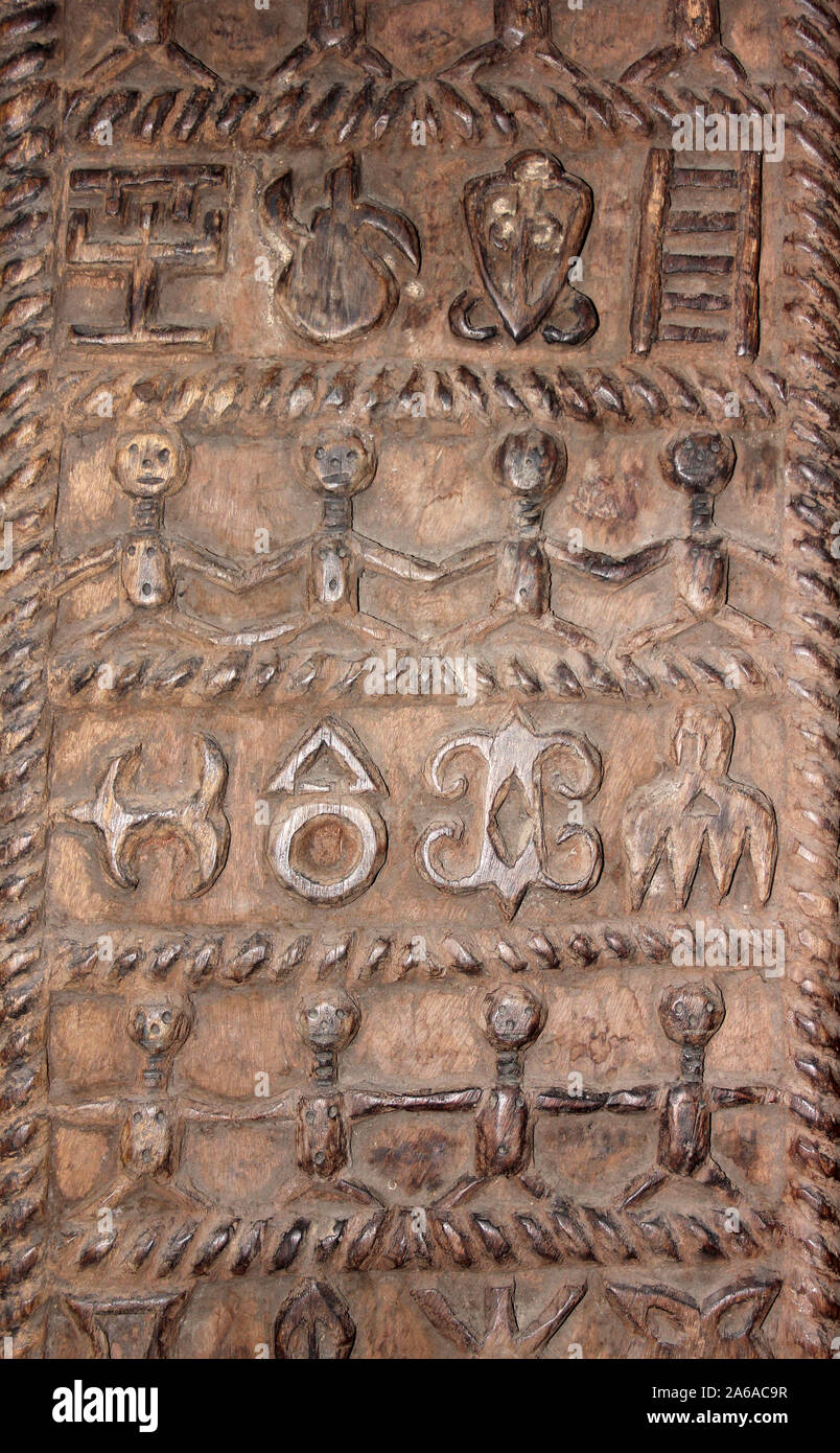 Andrinka Symboles sur porte sculptée, Besease culte, Ghana Banque D'Images