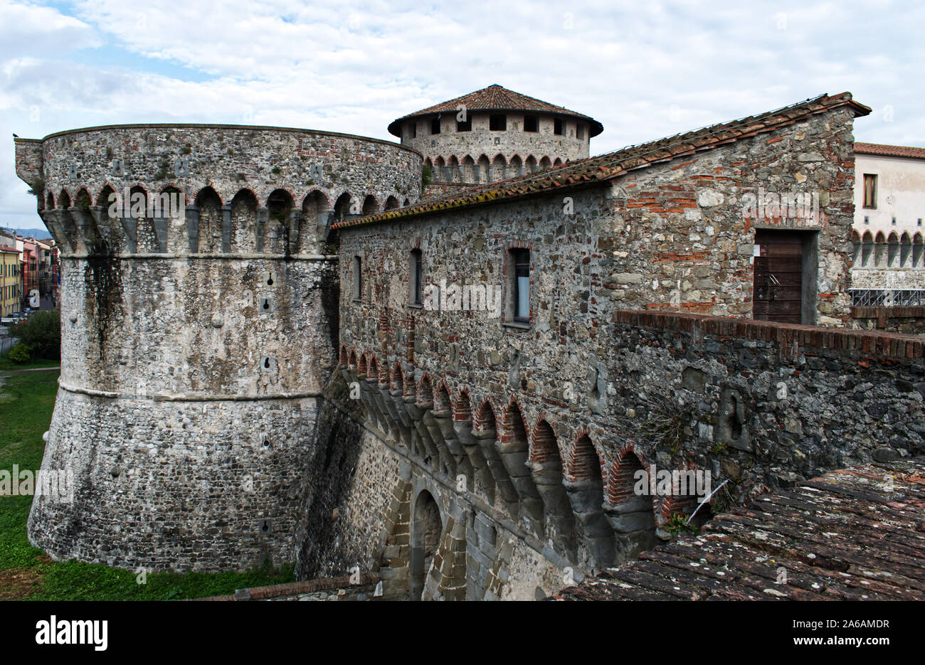 Firmafede ancienne forteresse médiévale de Sarzana, Italie. Reconstruite par Lorenzo il Magnifico en 1488 Banque D'Images