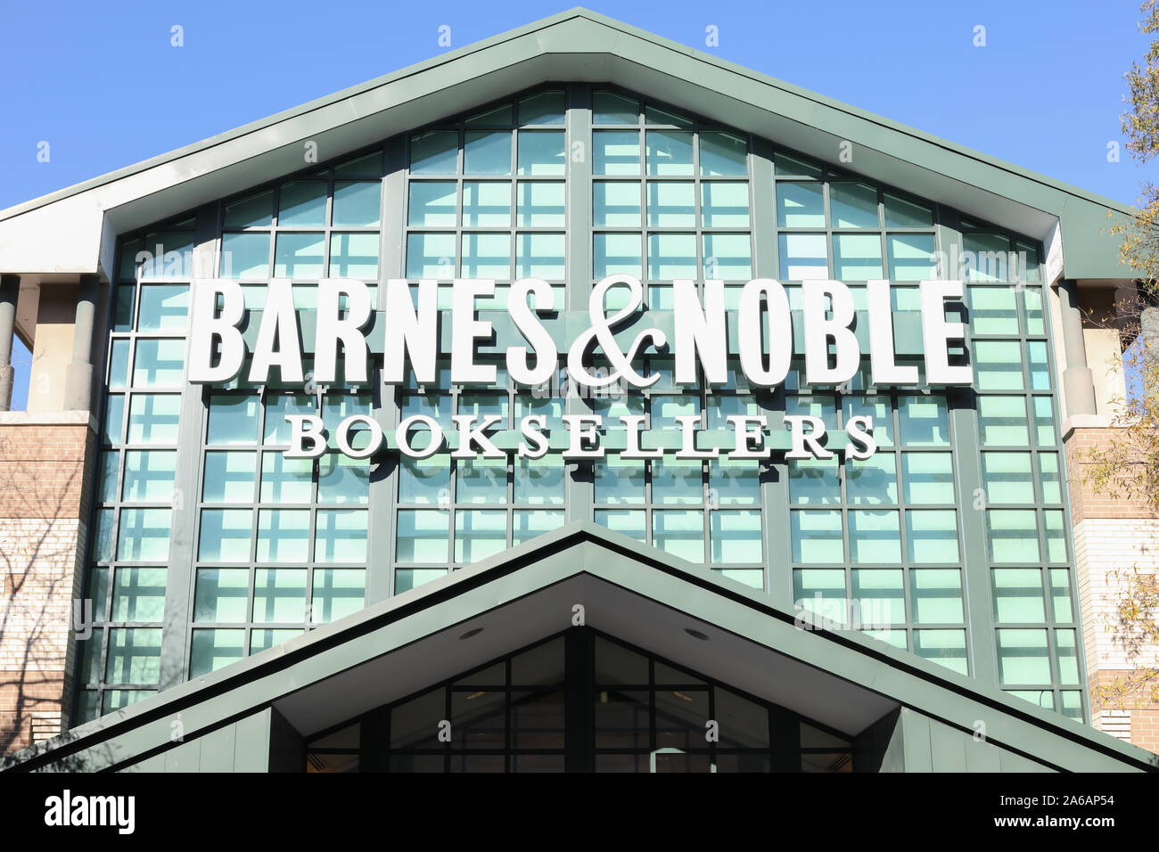 Gaithersburg, Maryland / USA - 18 octobre 2019 : Barnes et noble logo sur leur direction de magasin principal à Gaithersburg, MD. Banque D'Images