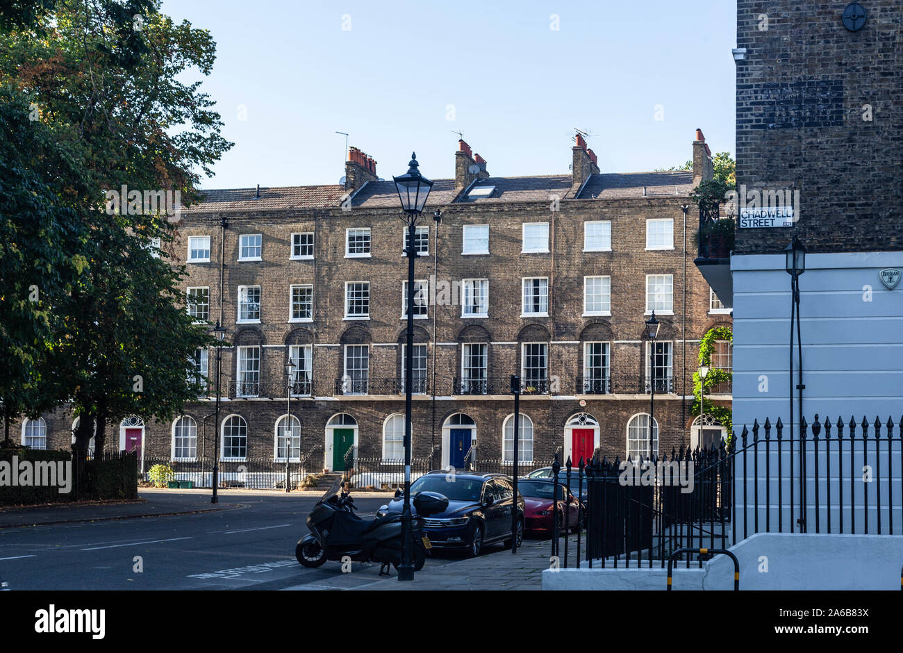 Bloc d'appartements sur Myddelton Square vu de Chadwell Street, Clerkenwell, Londres EC1, Angleterre, Royaume-Uni. Banque D'Images
