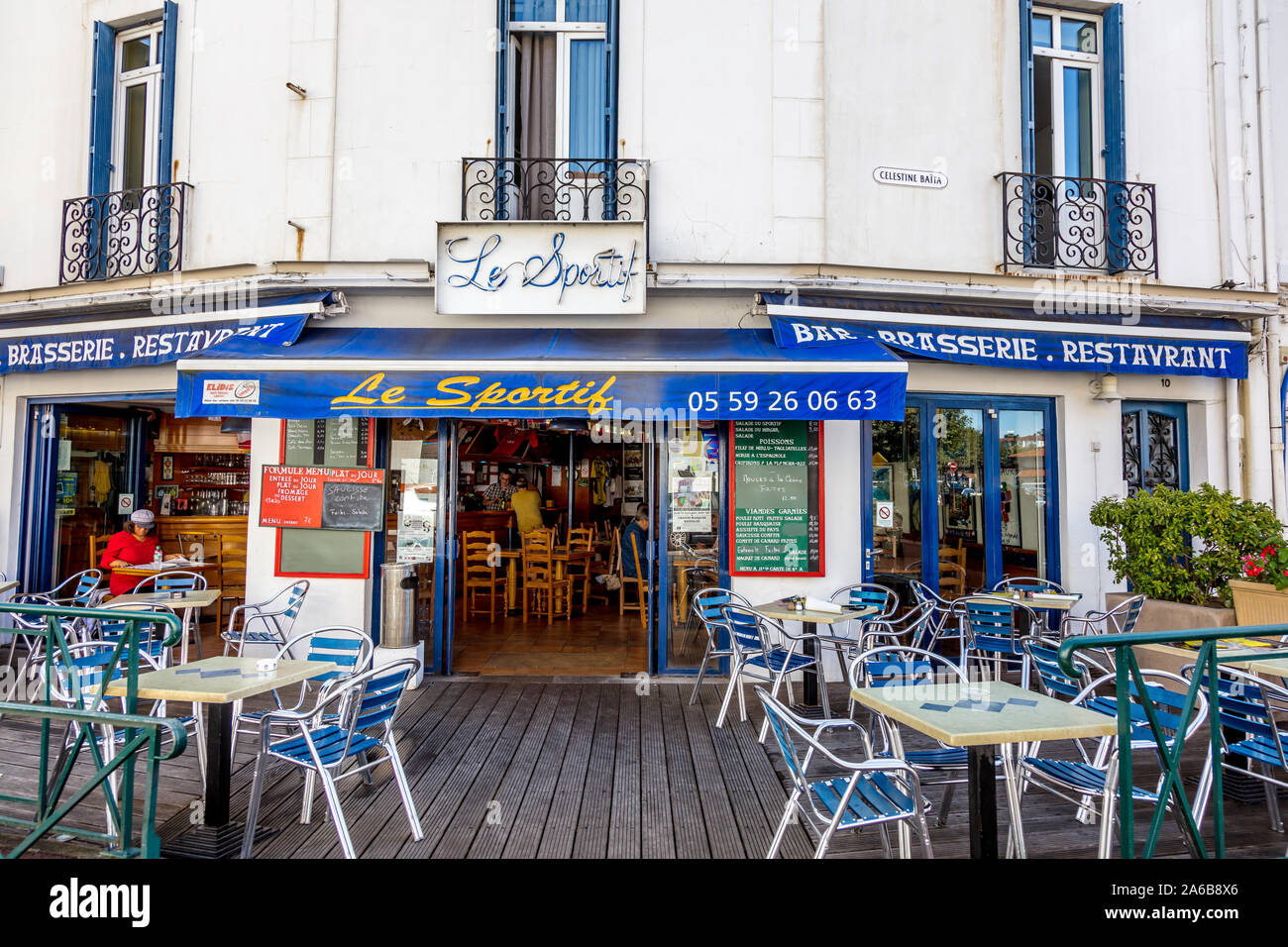 Saint Jean de Luz, France - 08 septembre 2019 - Vue de restaurants dans le village Banque D'Images