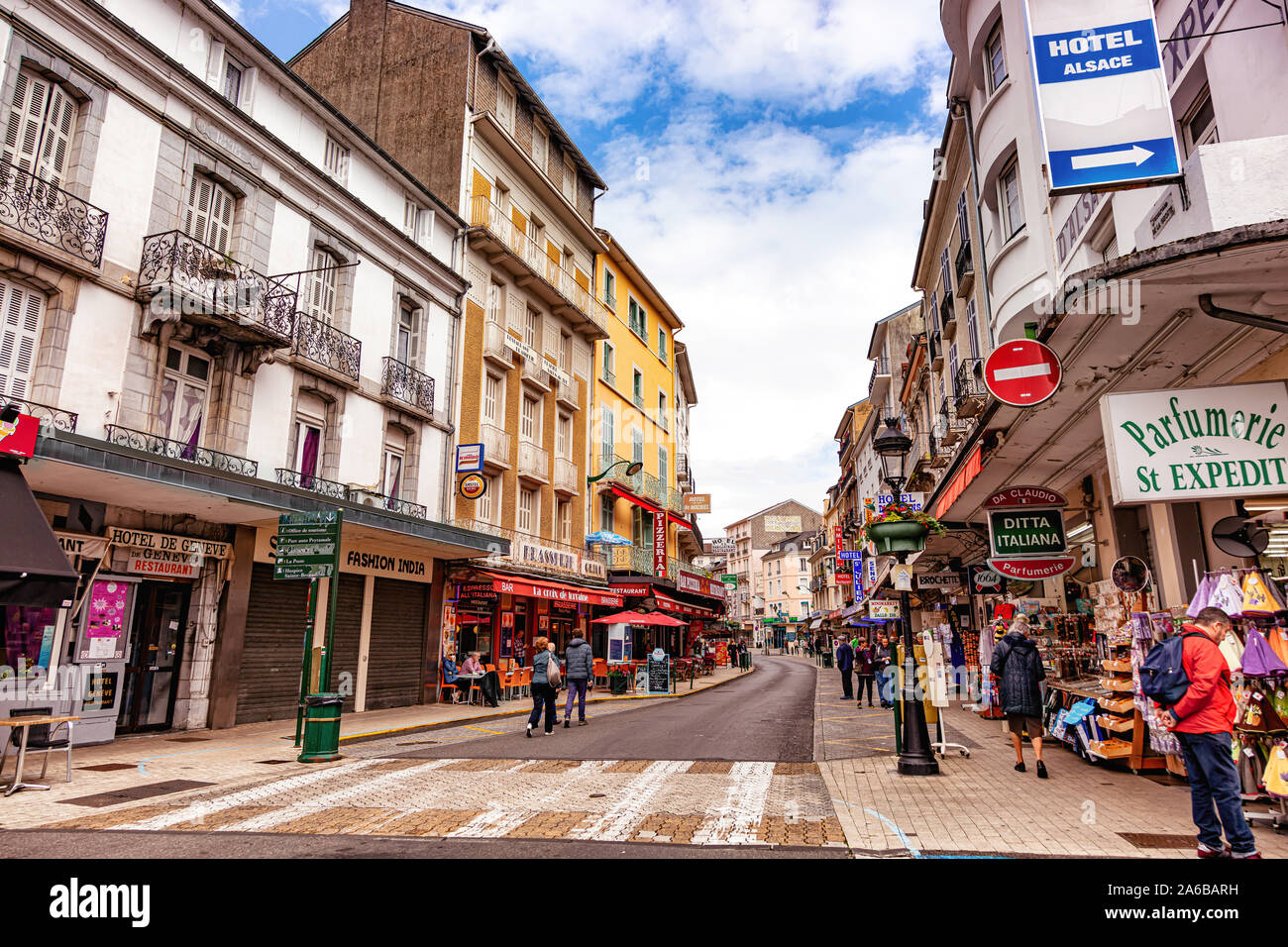 LOURDES - 15 JUIN 2019 : Rue de Lourdes, France Banque D'Images