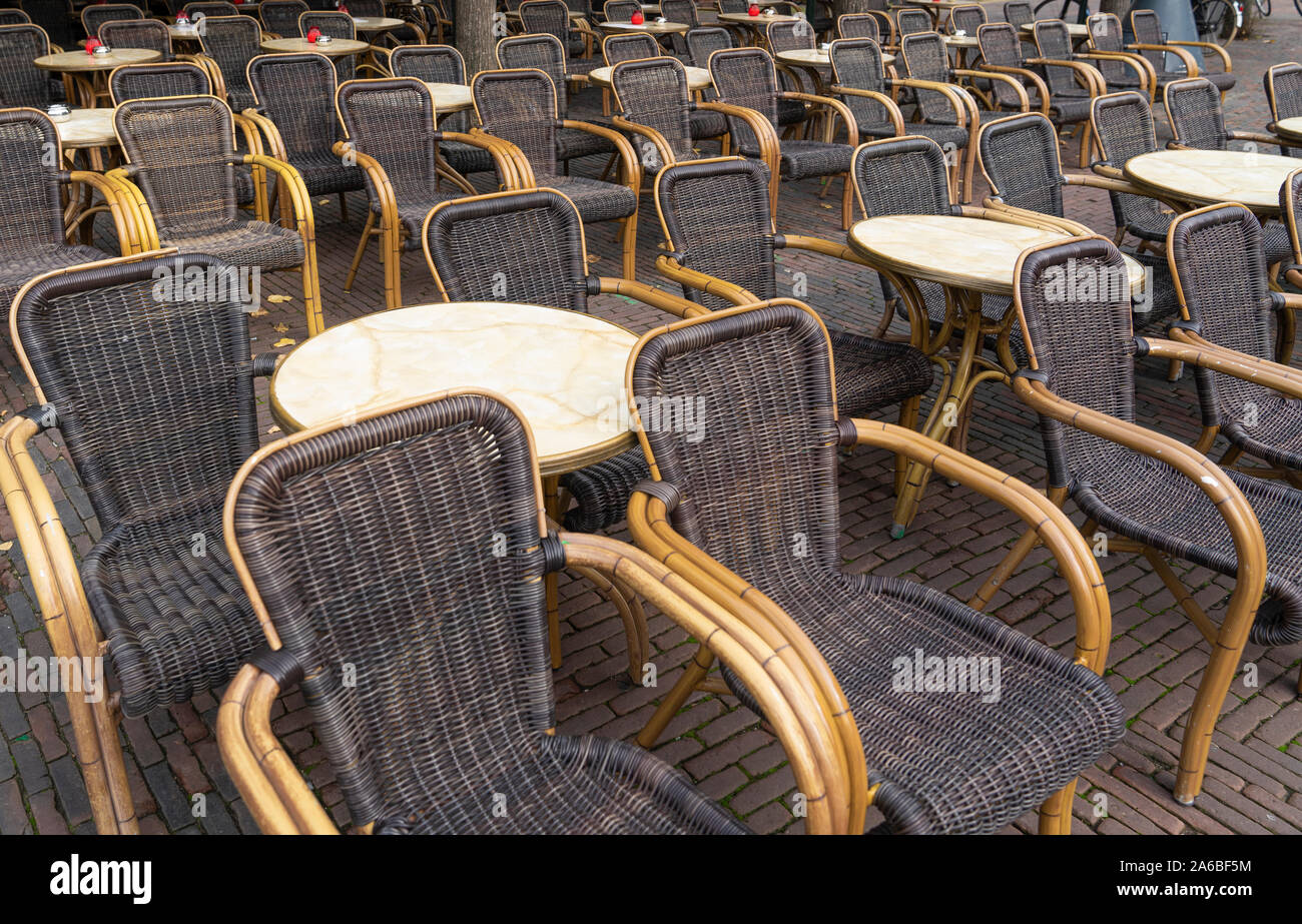 Contexte de la rangée de sièges marron. Des sièges vides à l'extérieur. Banque D'Images