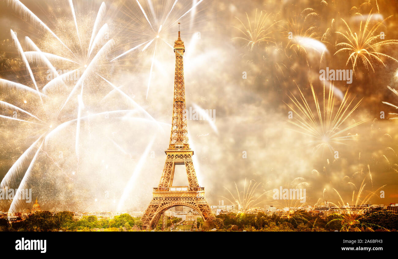 Célébrer la nouvelle année à Paris Tour Eiffel avec Fireworks Banque D'Images