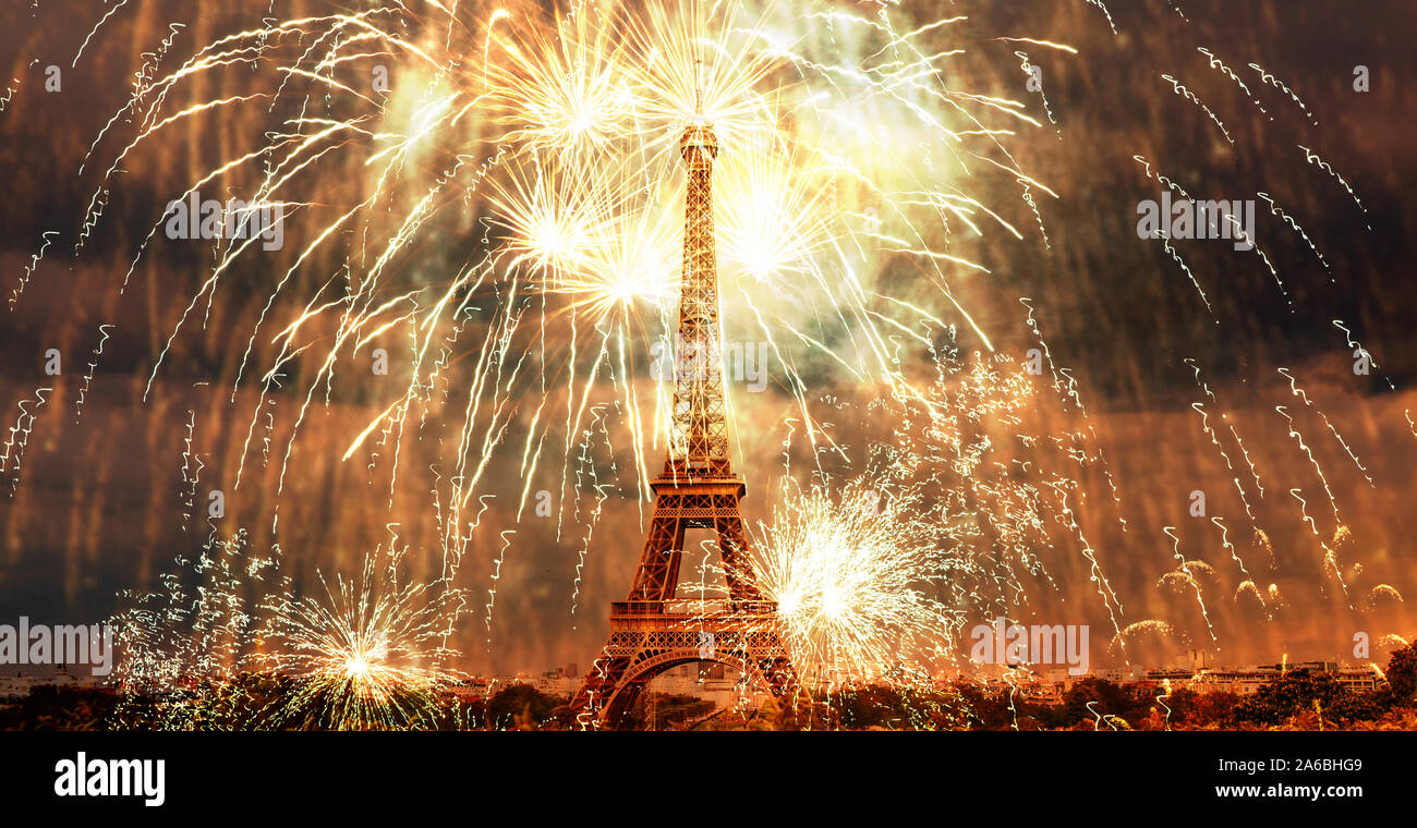 Célébrer la nouvelle année à Paris Tour Eiffel avec Fireworks Banque D'Images