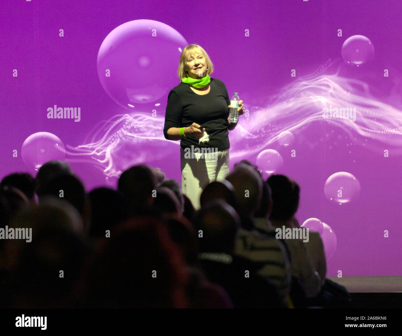 Val Curran, professeur de la psychopharmacologie, à l'University College de Londres, s'exprimant au sujet du cannabis : Est-il un traitement pour le ou la cause de la mauvaise santé mentale, ?, sur la scène, l'homme à vivre 2019 New Scientist Banque D'Images