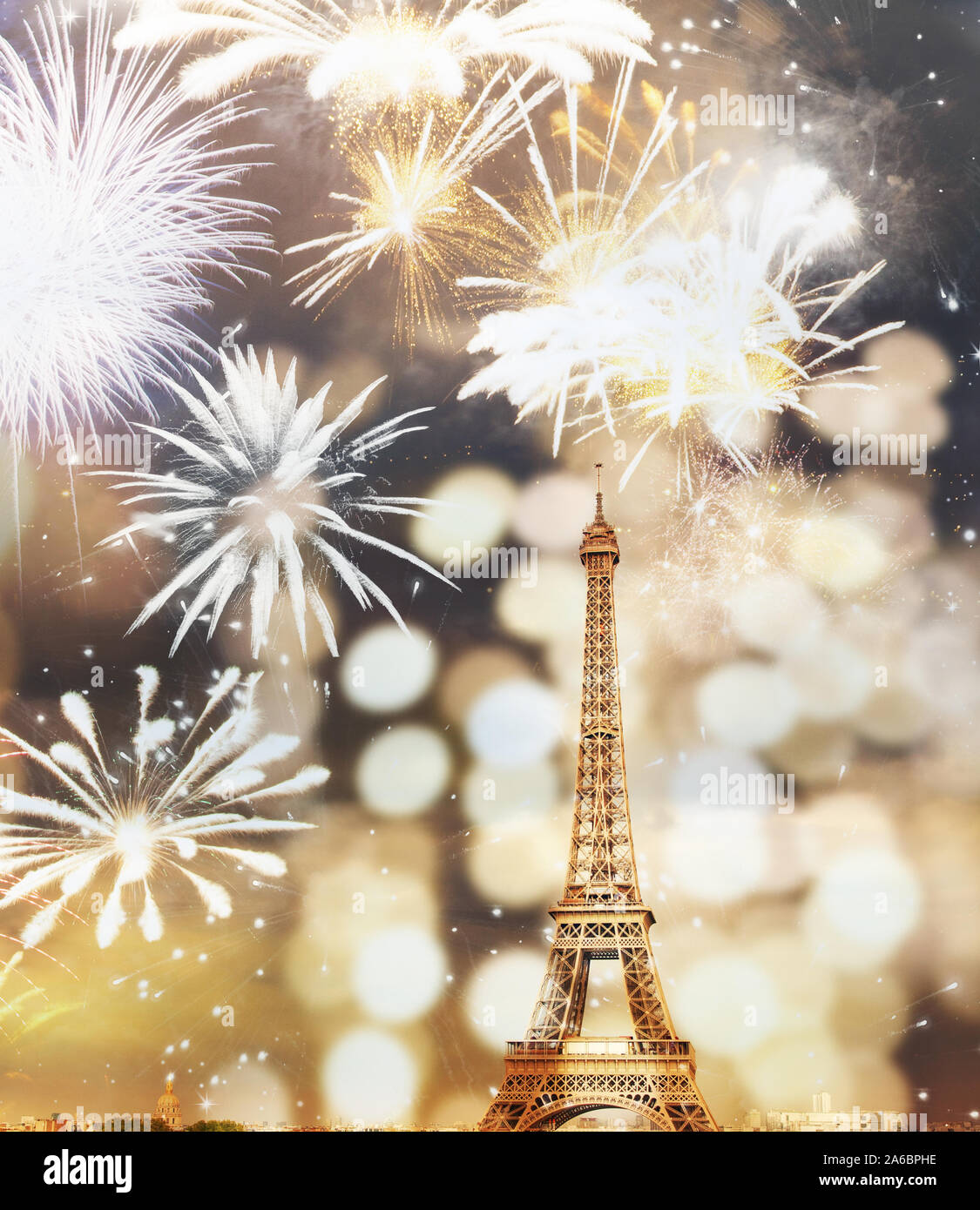Nouvel An romantique destination Tour Eiffel avec Fireworks Paris, France Banque D'Images