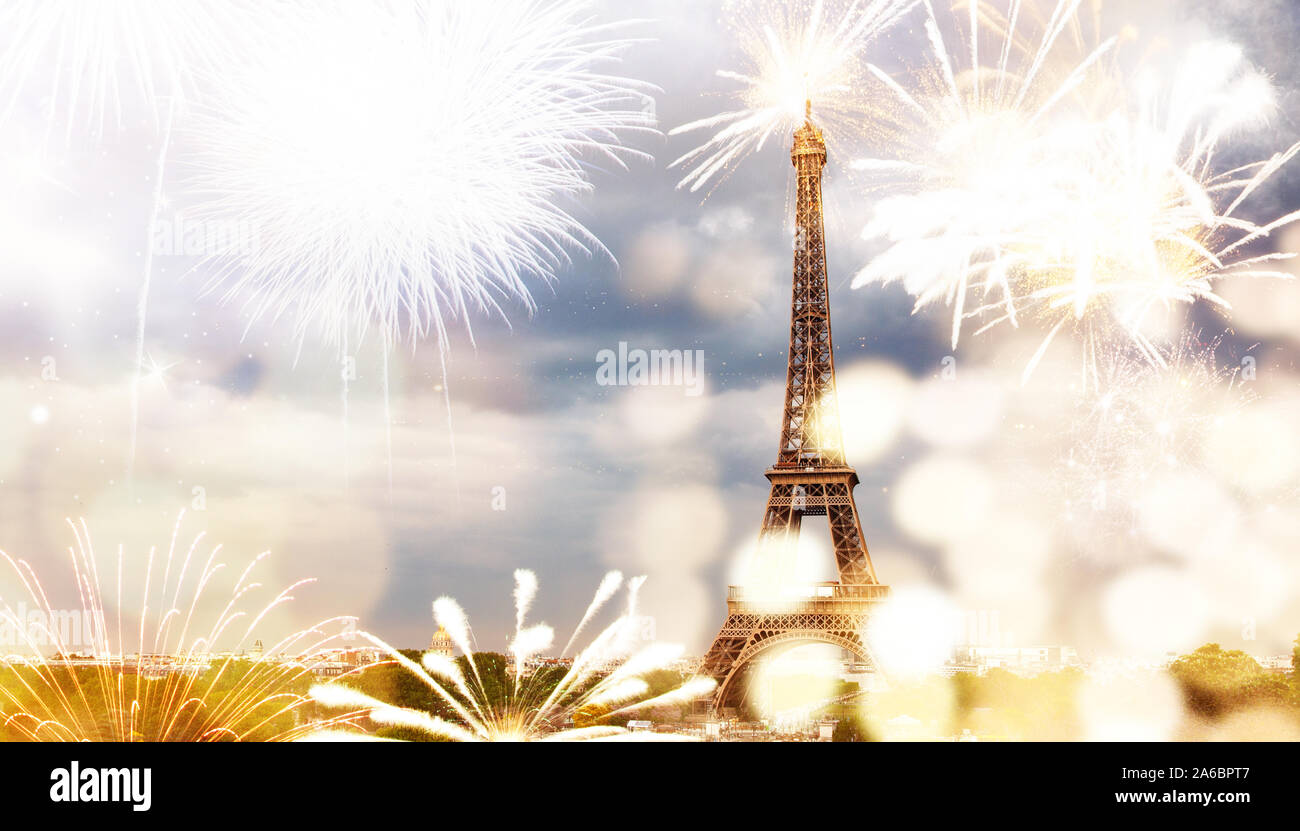 Nouvel An romantique destination Tour Eiffel avec Fireworks Paris, France Banque D'Images