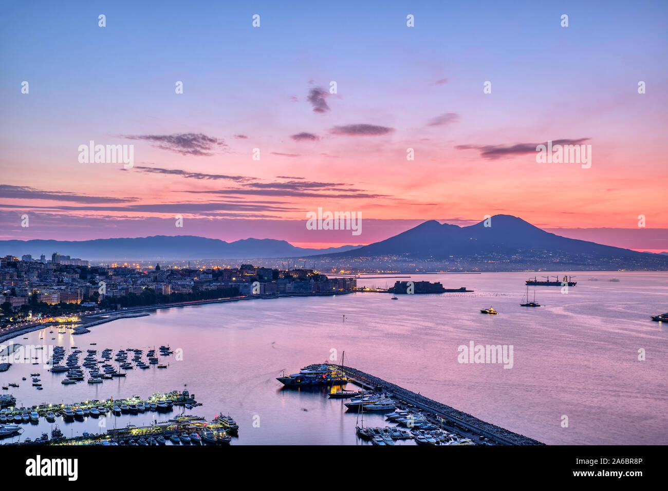 Lever du soleil sur le golfe de Naples en Italie Banque D'Images