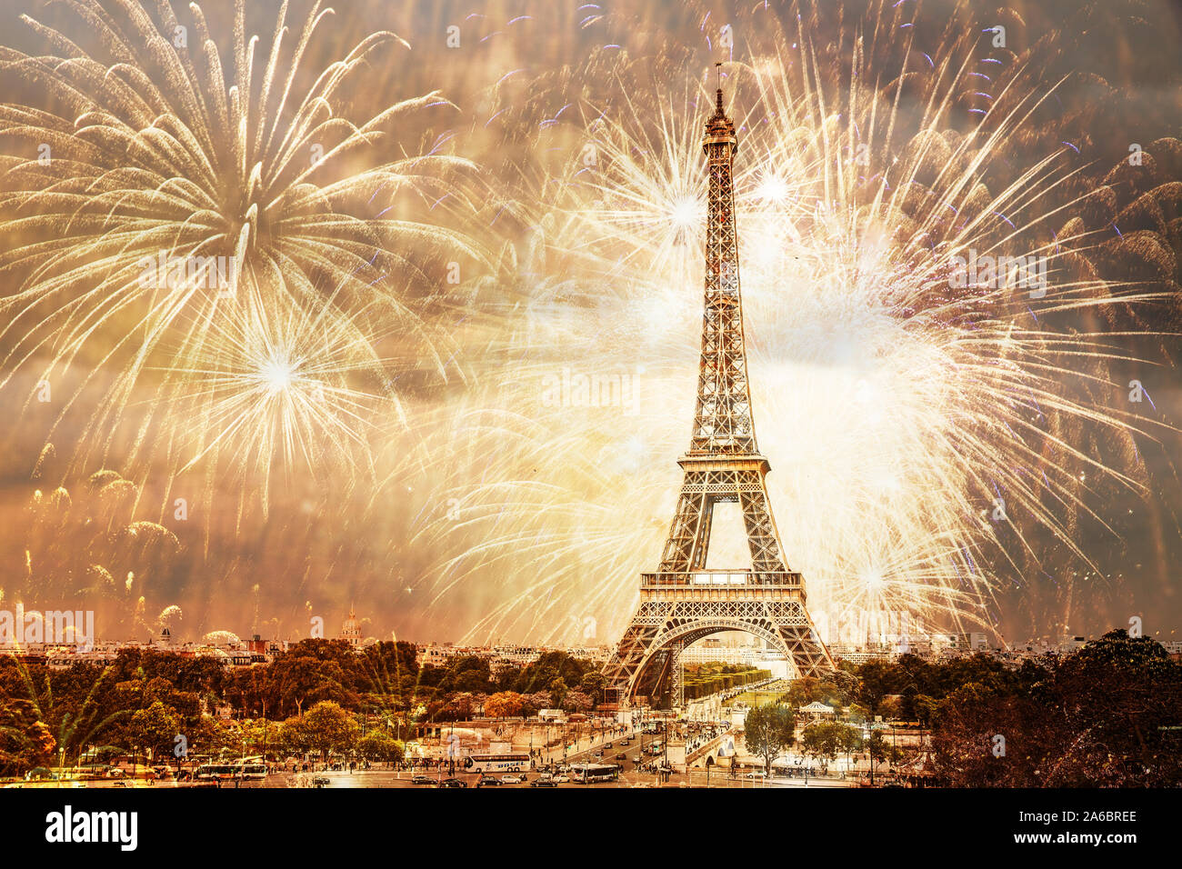 Nouvel An romantique destination Tour Eiffel avec Fireworks Paris, France Banque D'Images