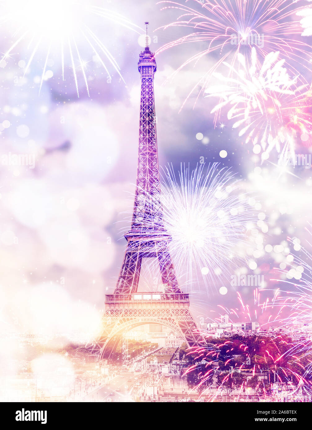 Nouvel An romantique destination Tour Eiffel avec Fireworks Paris, France Banque D'Images