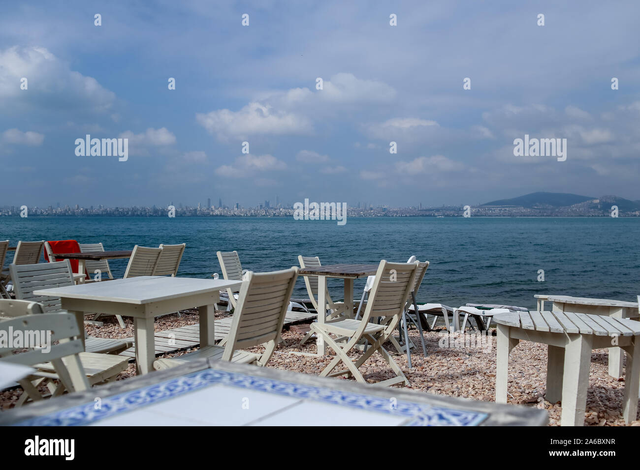 L'intérieur d'un café sur la magnifique île de Kinaliada en Turquie Banque D'Images