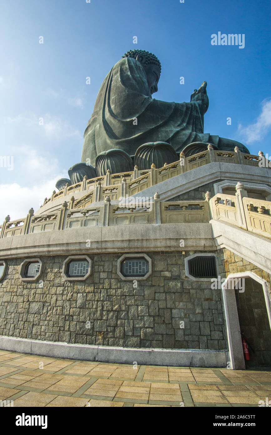 Belle journée à la Big Buddha dans l'île de Lantau, Hong Kong . Son une courte évasion de la ville surpeuplée de cette nature à couper le souffle autour de Banque D'Images