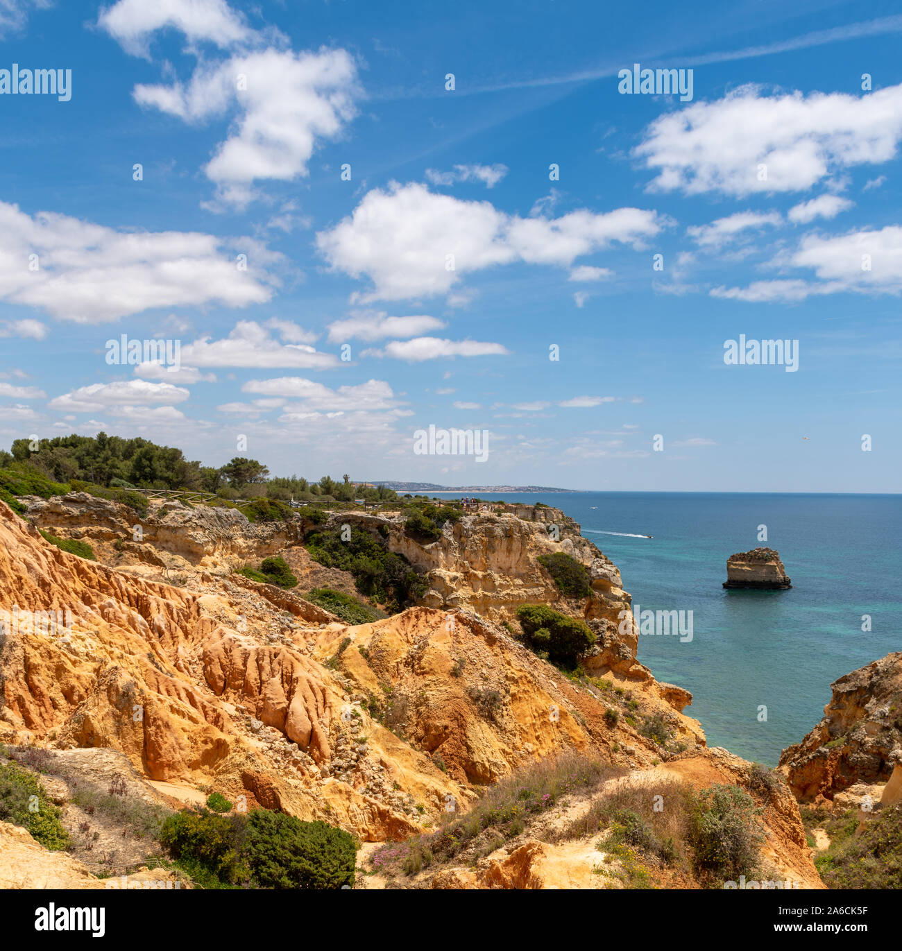 Des falaises rocheuses à Algarve, Portugal Banque D'Images