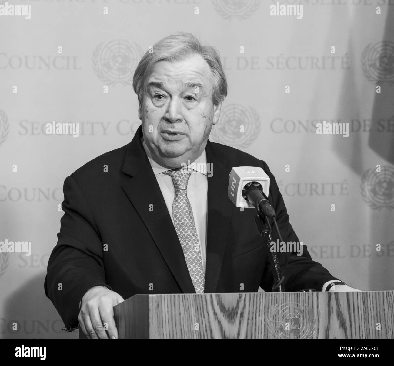 New York, NY - 25 octobre 2019 : Secrétaire général Antonio Guterres briefing de presse sur protestation des peuples du monde entier au Siège DES NATIONS UNIES Banque D'Images