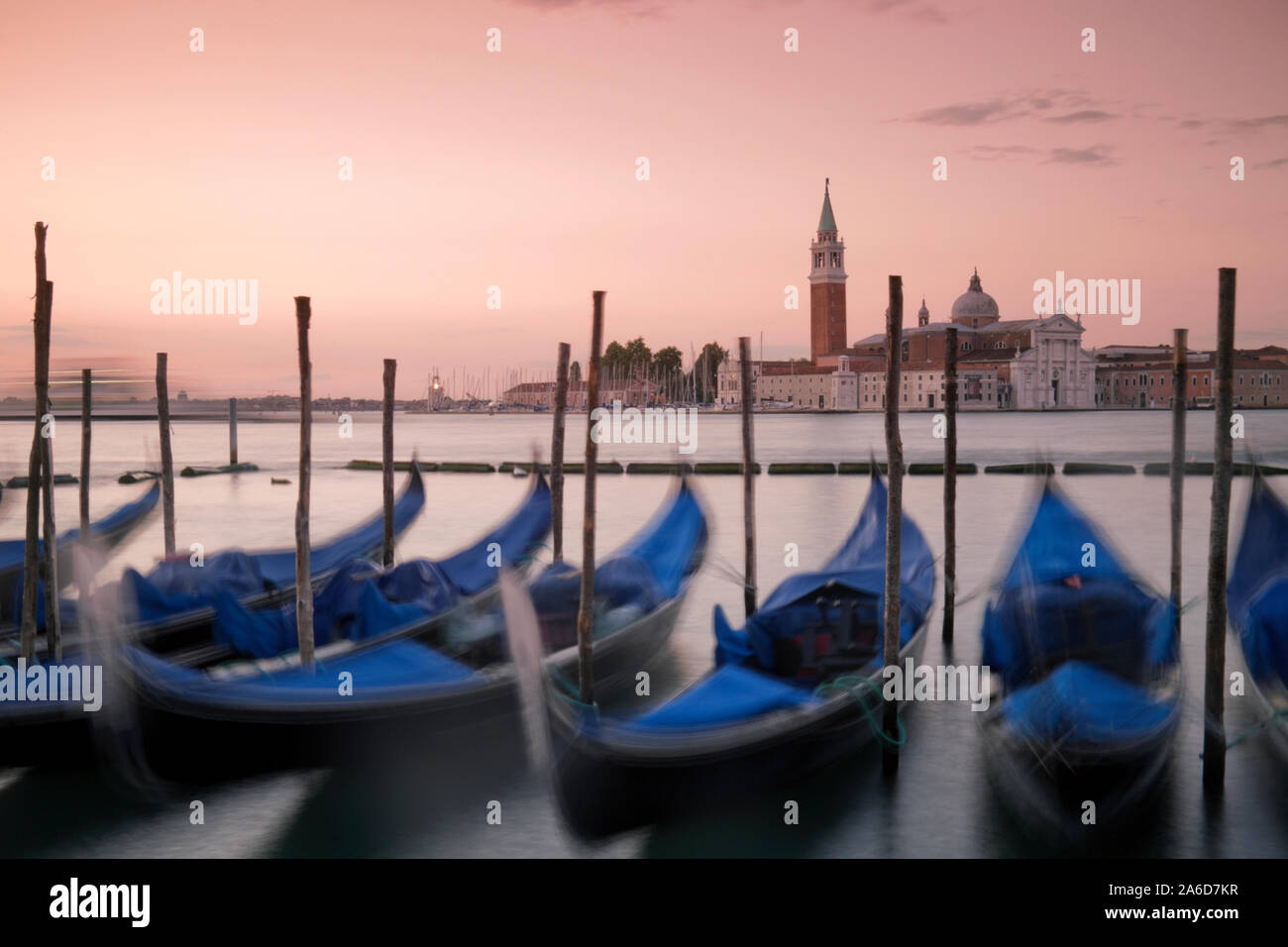 Gondoles sur la lagune près de la Place Saint Marc, Venise Italie Banque D'Images