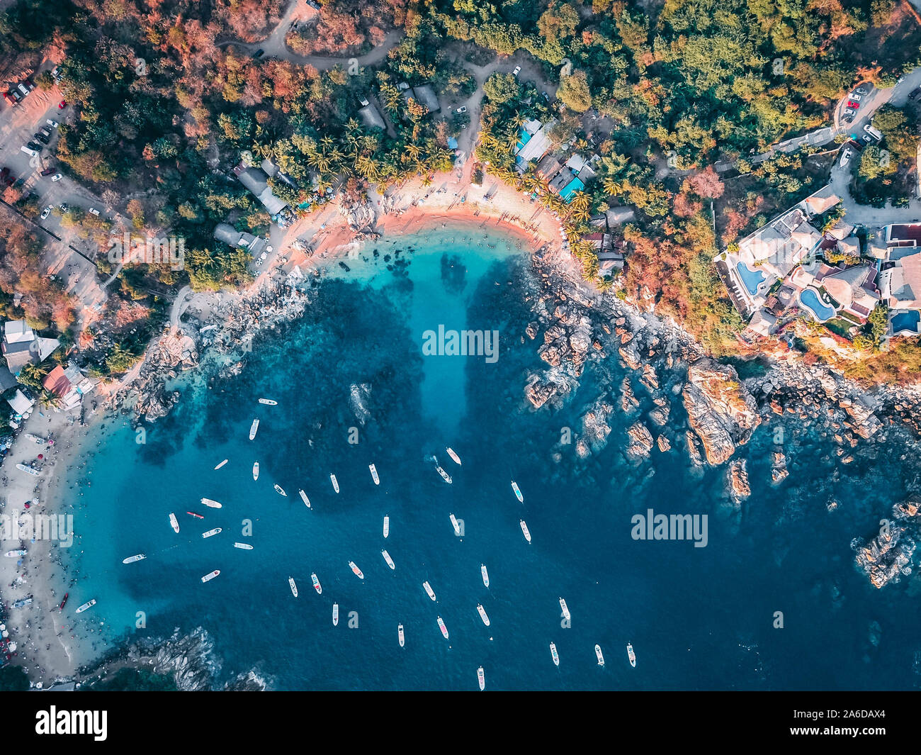 Large Vue aérienne de plage de Puerto Angelito Puerto Escondido, au Mexique. Banque D'Images
