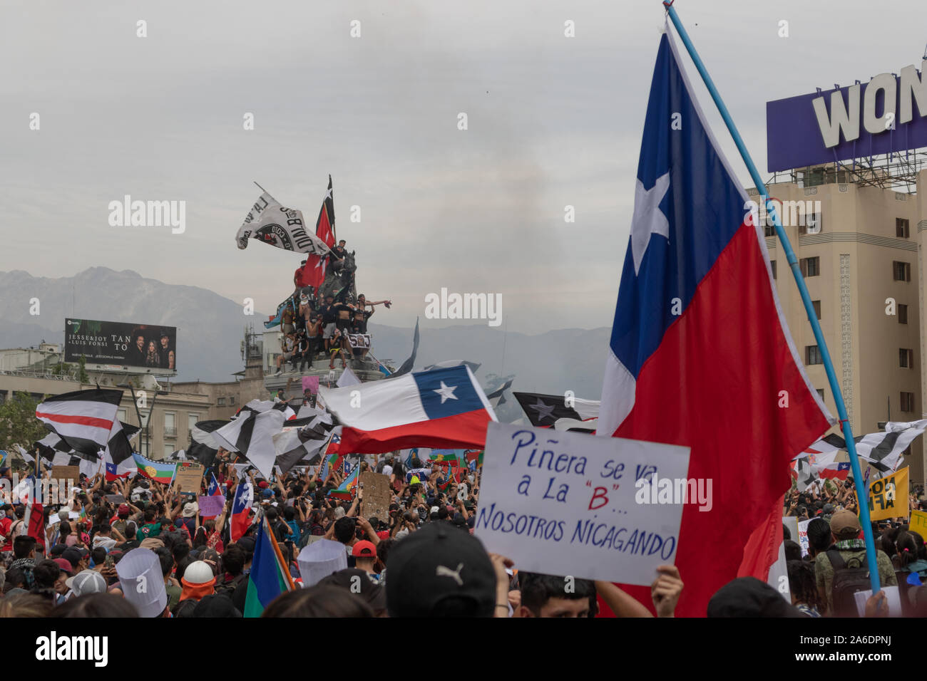 Le Chili proteste. La Marcha más grande de Chile, plus de 1 millions de manifestants Banque D'Images