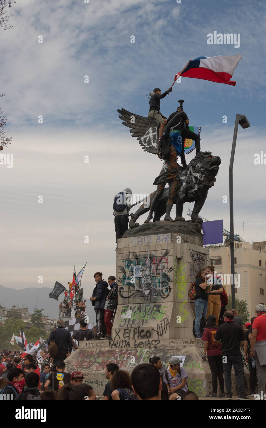 Le Chili proteste. La Marcha más grande de Chile, plus de 1 millions de manifestants Banque D'Images