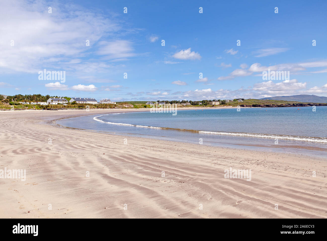 Une vue panoramique sur une plage près de Ballinskelligs, Ring of Kerry, République d'Irlande. Banque D'Images