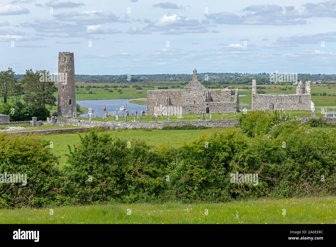 Une vue panoramique de Clonmacnoise, République d'Irlande. Banque D'Images