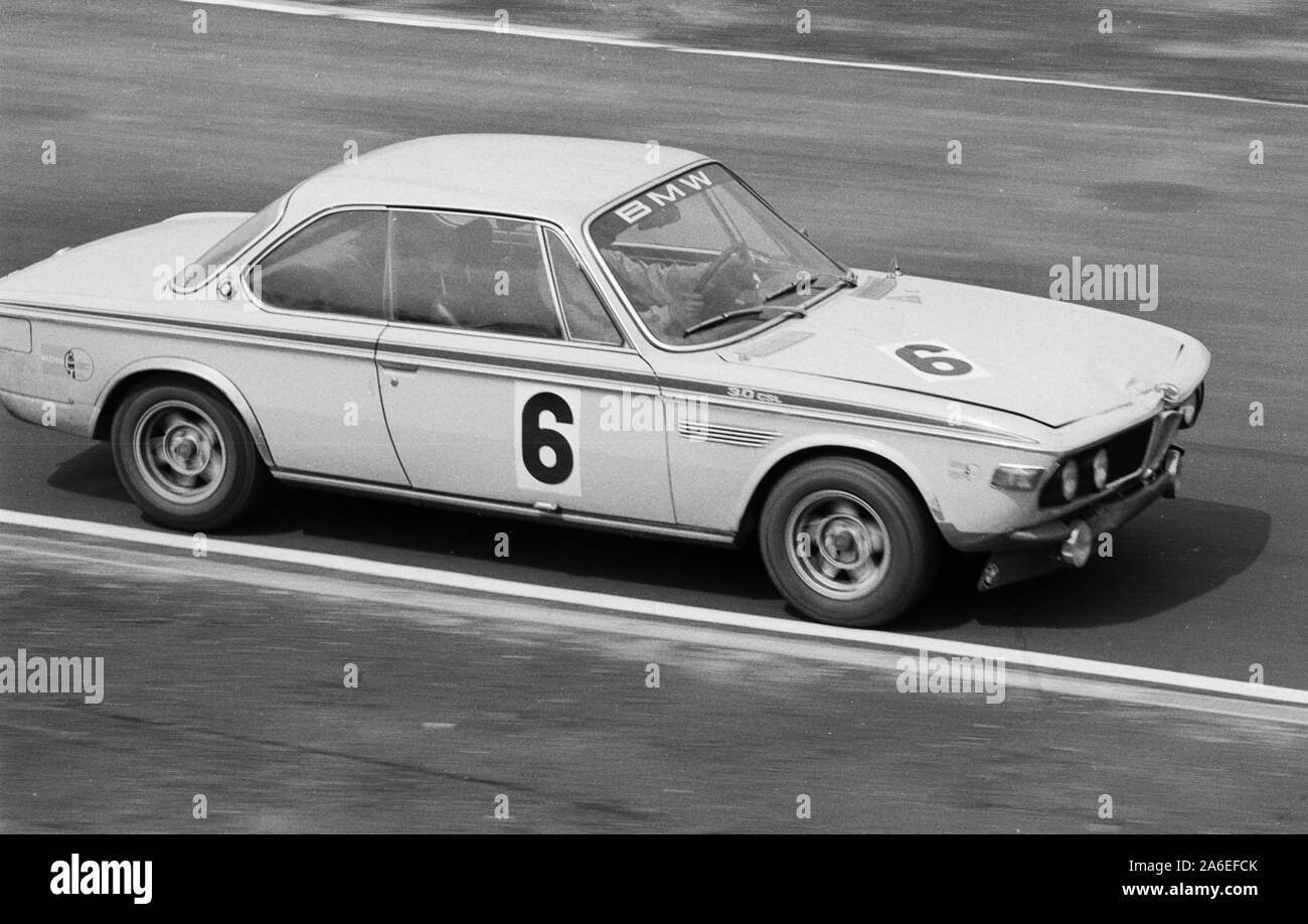 BMW 3.0 CSL lors d'une course de voitures de tourisme dans les années 70 dans le Nürburgring, Allemagne Banque D'Images