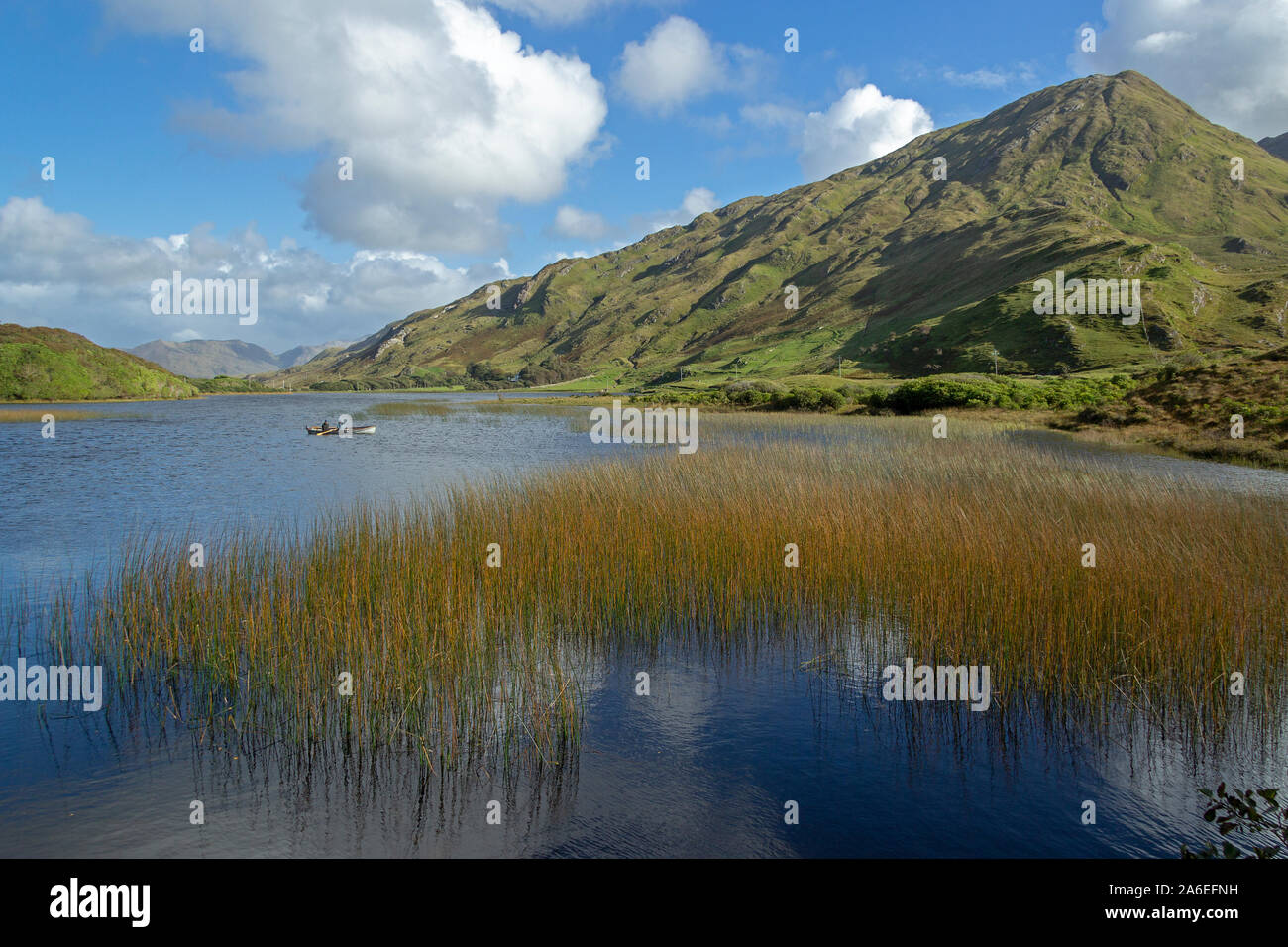Une vue panoramique du lac de Kylemore dans le Connemara, dans le comté de Galway, en République d'Irlande. Banque D'Images
