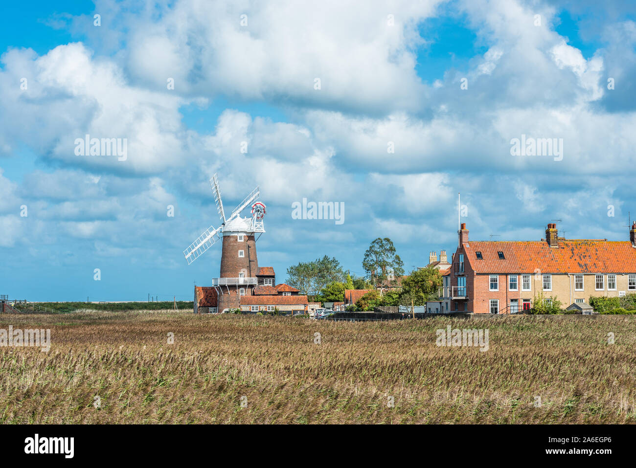 Moulin à vent restauré du xviiie siècle à la mer suivant le CLAJ Norfolk East Anglia Angleterre UK GO Banque D'Images