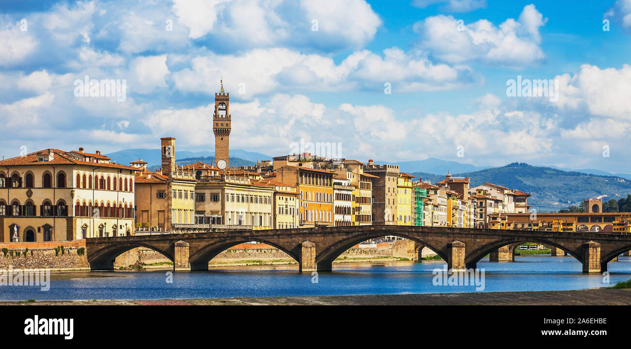 Vue sur le centre historique de Florence en Toscane Italie Banque D'Images