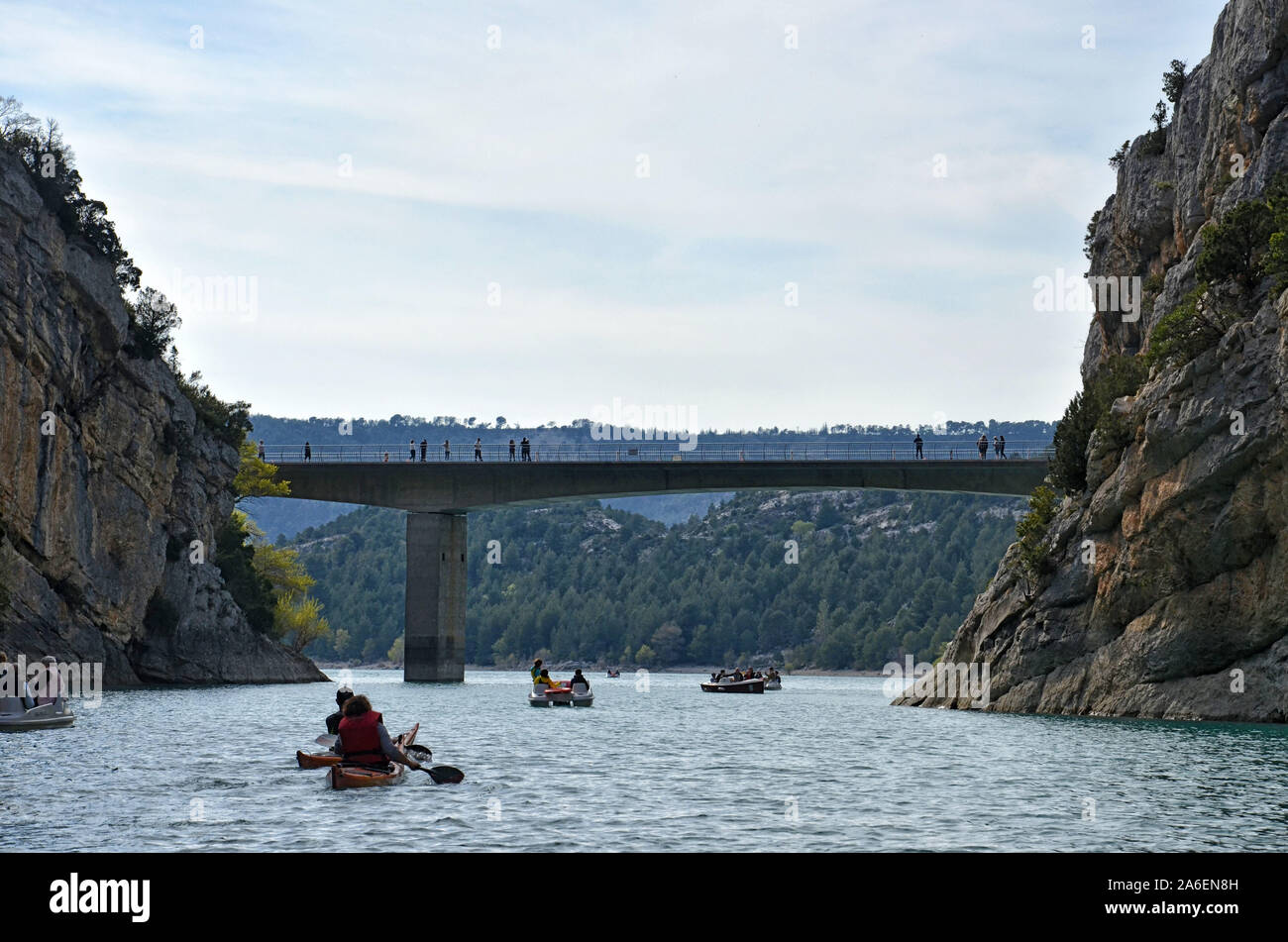 Pont de galetas sur la rivière Verdon et lac de Sainte Croix. Alpes de Hautes Provence France Banque D'Images