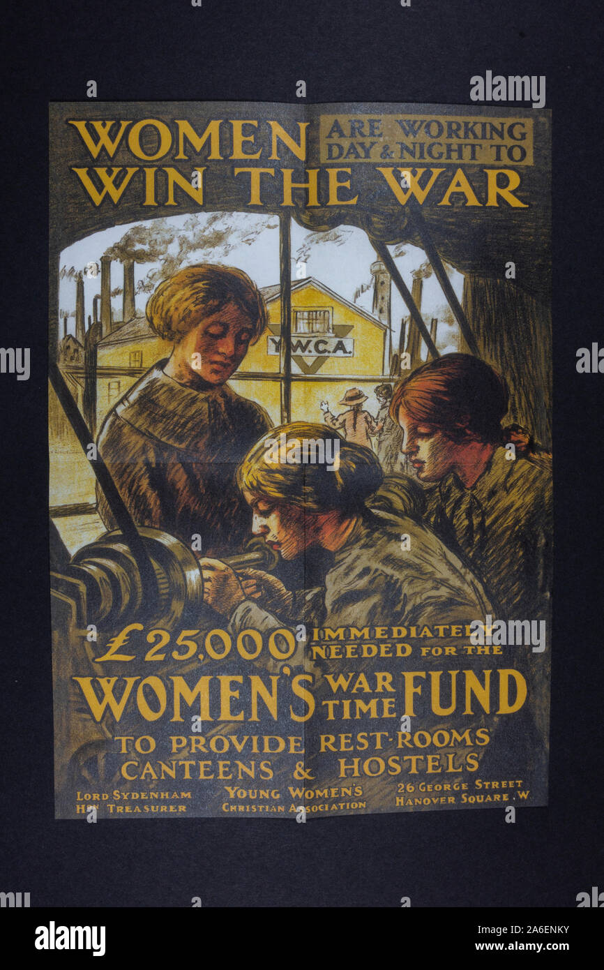 Affiche « Women Win The War », une réplique de souvenirs de l'ère de la première Guerre mondiale. Banque D'Images