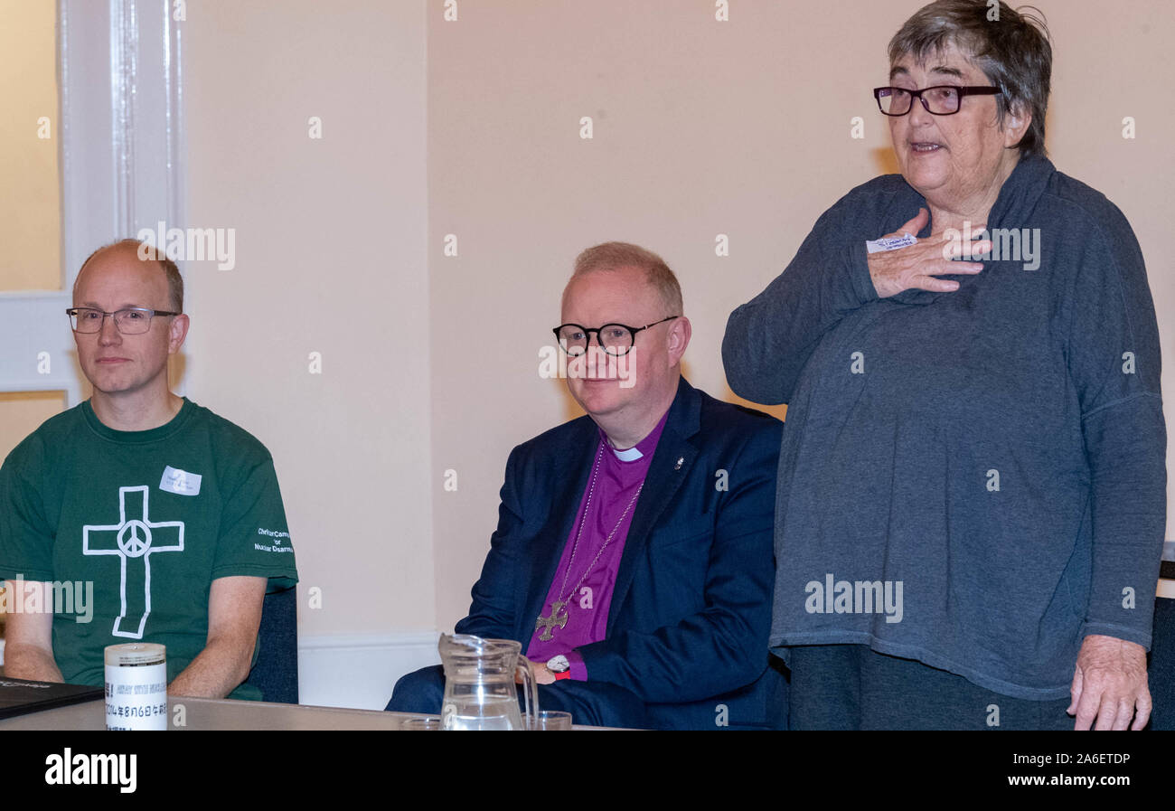 Brentwood Essex UK, 26 octobre2019 Christian Campagne pour le désarmement nucléaire assemblée générale annuelle à Brentwood Cathedral, l'établissement Brentwood (Royaume-Uni) sur le thème "Pas clair wepons, l'autre menace d'extinction", de gauche à droite, Martin Barre,(co-président de la CND) Bon Pasteur Roger Morris Evêque de Colchester et Caroline Gilbert (co-président de la CND)Credit Ian DavidsonAlamy Live News Banque D'Images