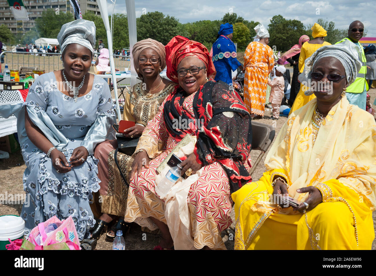 Burgess Park, Londres, UK. 17 juillet, 2015. Les musulmans célèbrent l'Aïd à Burgess Park, Londres du sud. Sur la photo : rassembler les familles musulmanes à Burg Banque D'Images