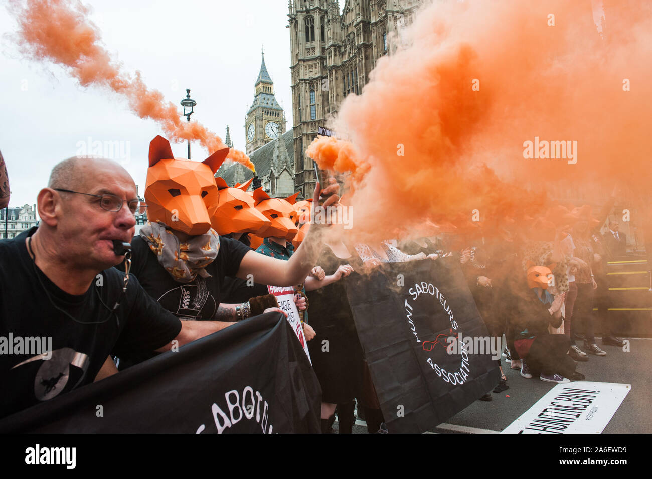 Cour du Palais Vieux, Whitehall, Londres, Royaume-Uni. 14 juillet, 2015. Guitariste rock Queen et légende Brian May mène un rassemblement par Westminster contre David Ca Banque D'Images