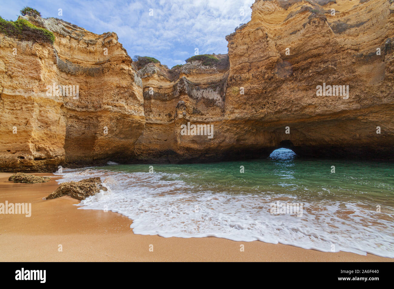 Le Portugal, Albufeira Praia da Ponta Pequena 'Small Point Beach' the hidden cave beach Banque D'Images