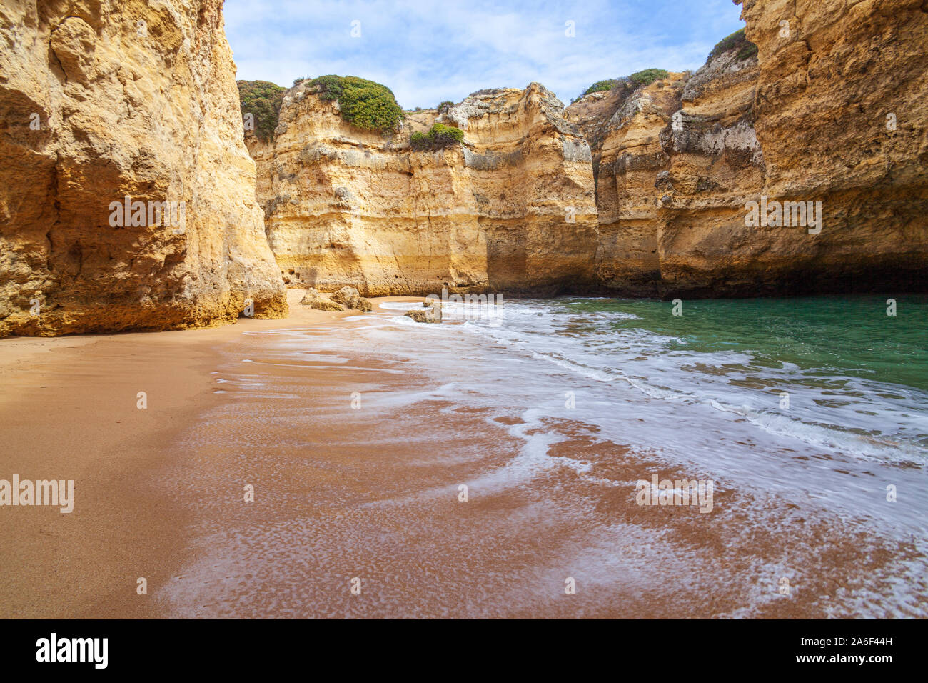 Albufeira Portugal, Praia da Ponta Pequena 'small point Beach' la plage cachée de la grotte sur la plage secrète de la côte portugaise de l'algarve Banque D'Images