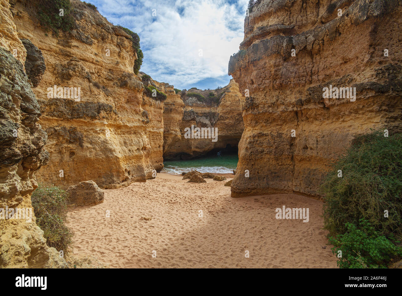 Le Portugal, Albufeira Praia da Ponta Pequena 'Small Point Beach' the hidden cave beach Banque D'Images