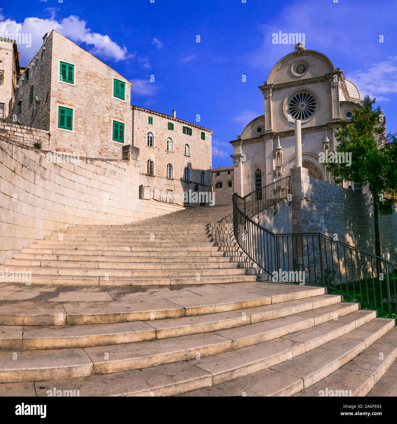 Monuments de la Croatie, la vieille cathédrale de la ville de Sibenik, la Dalmatie. Banque D'Images