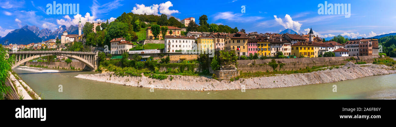 Paysages étonnants de montagne Dolomites de Belluno et belle ville. Vénétie province de l'Italie Banque D'Images