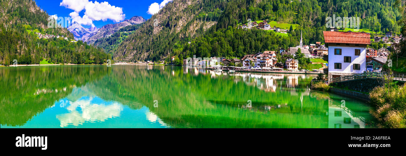 Paysage idyllique du magnifique lac Lago di Allghe dans le Nord de l'Italie, Dolomites Banque D'Images