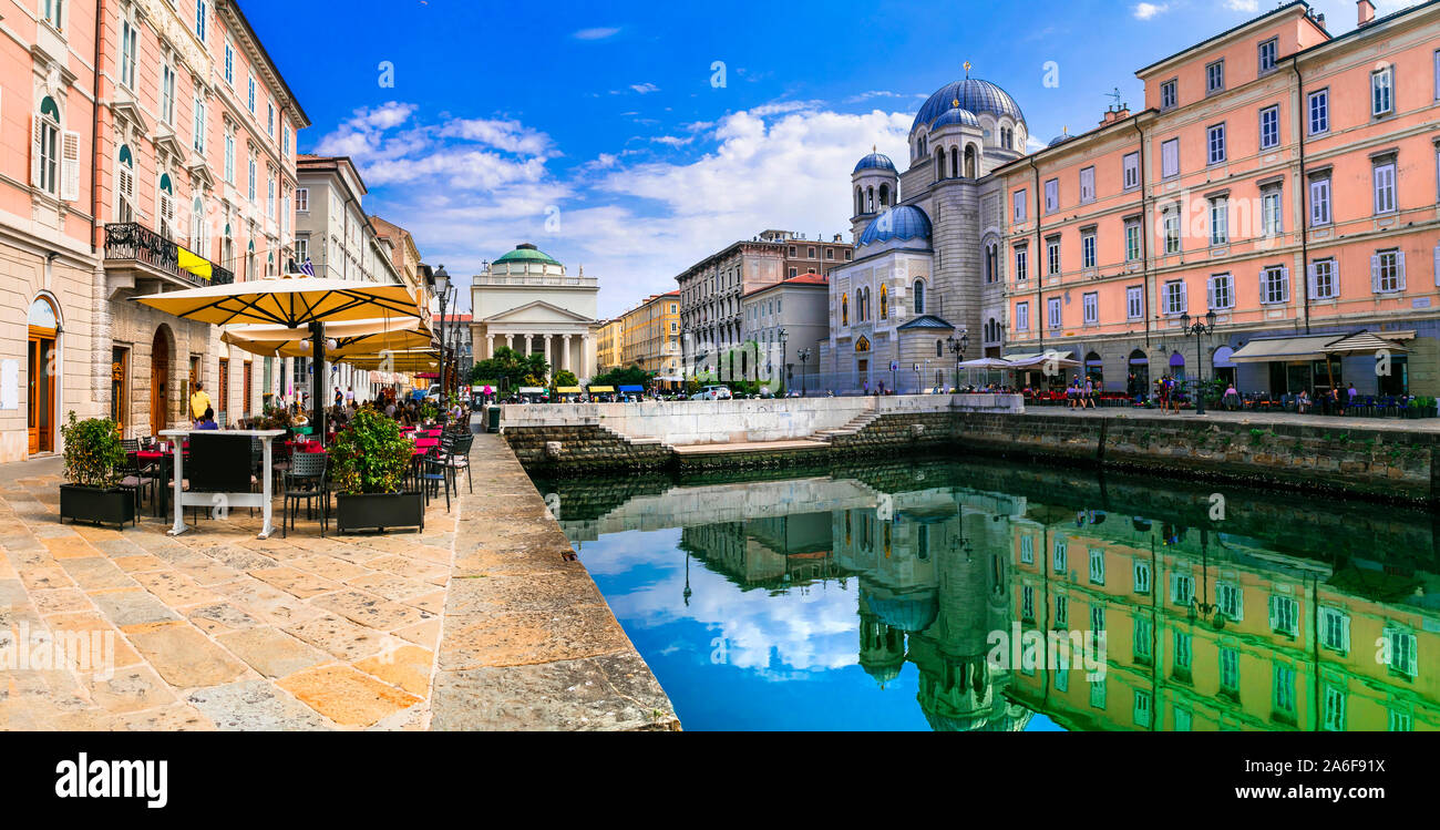 La ville de Trieste élégant avec ses beaux canaux dans la partie nord de l'Italie Banque D'Images