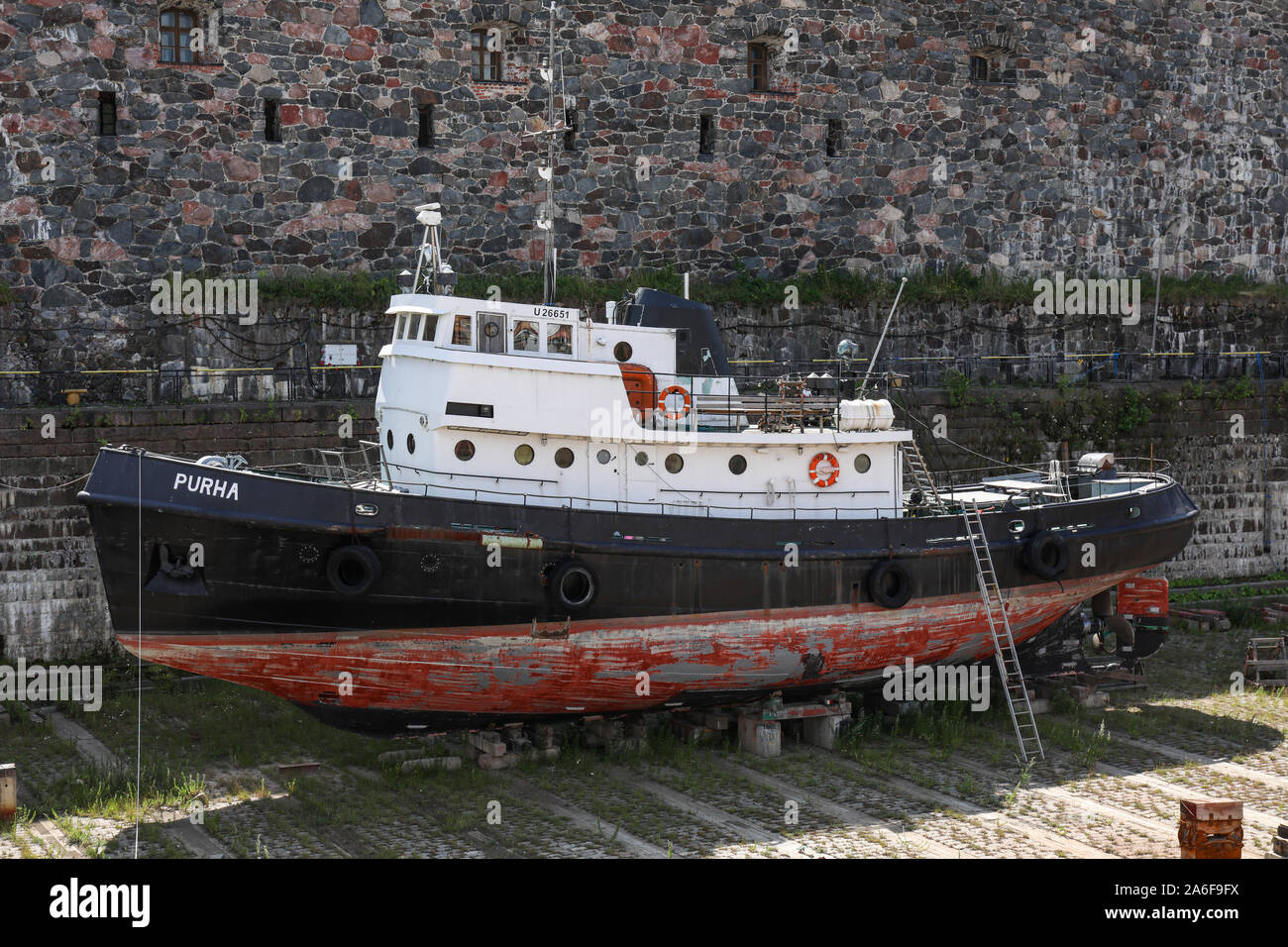 Tugboat M/S Purha - ancien dragueur DR-10 - forteresse de Suomenlinna en cale sèche à Helsinki, Finlande Banque D'Images