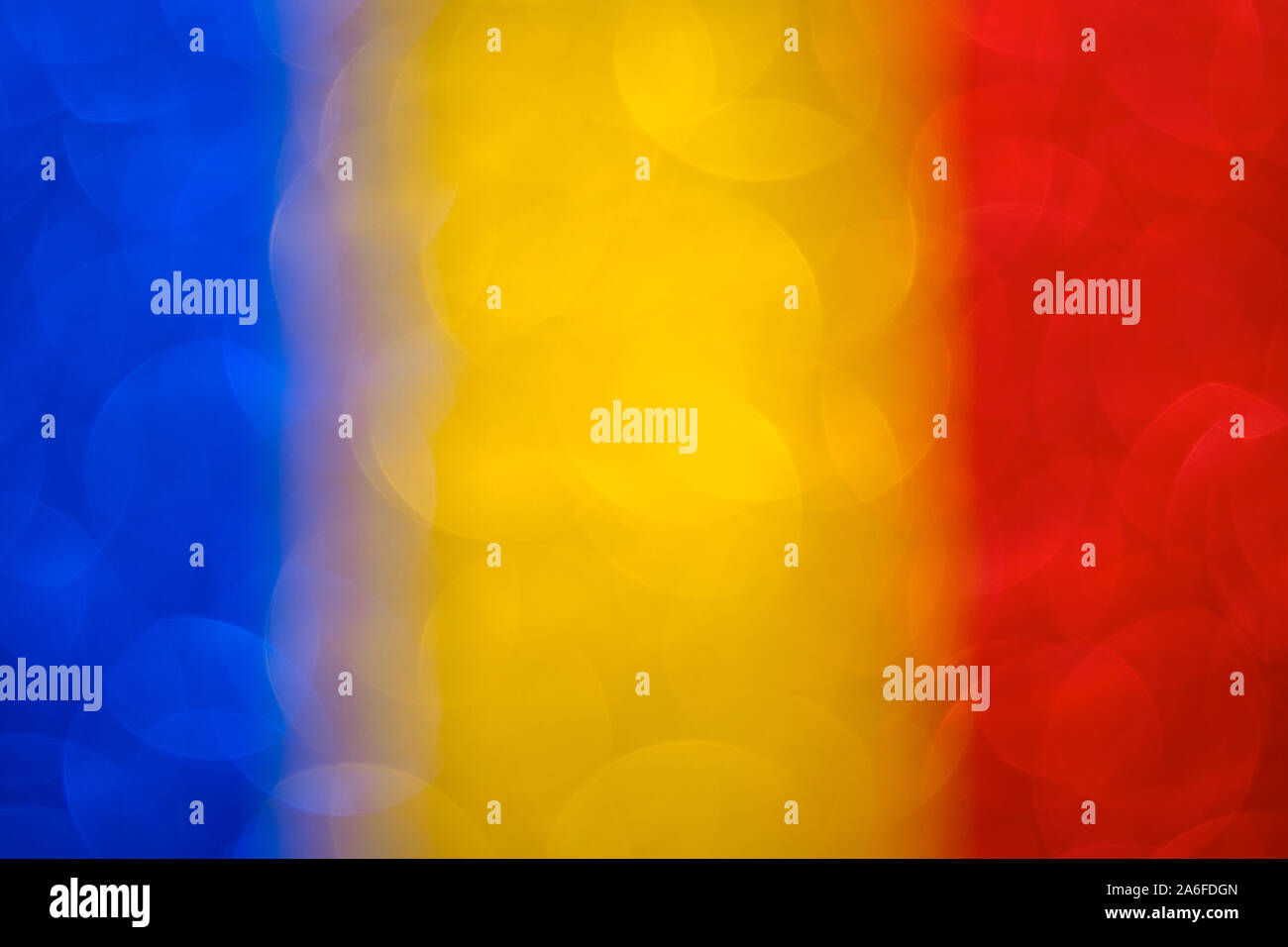 Résumé Contexte patriotique avec effet bokeh, defocused glitter avec bleu jaune et rouge brillant, modèle coloré Banque D'Images