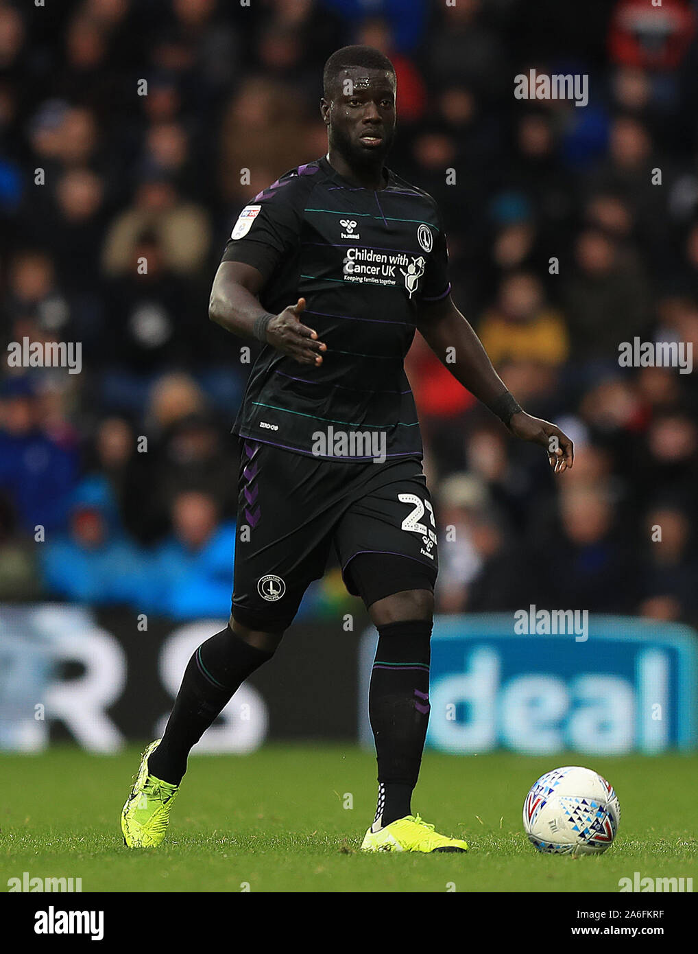 Le Charlton Athletic, Naby Sarr lors de la Sky Bet Championship match à The Hawthorns, West Bromwich. Banque D'Images